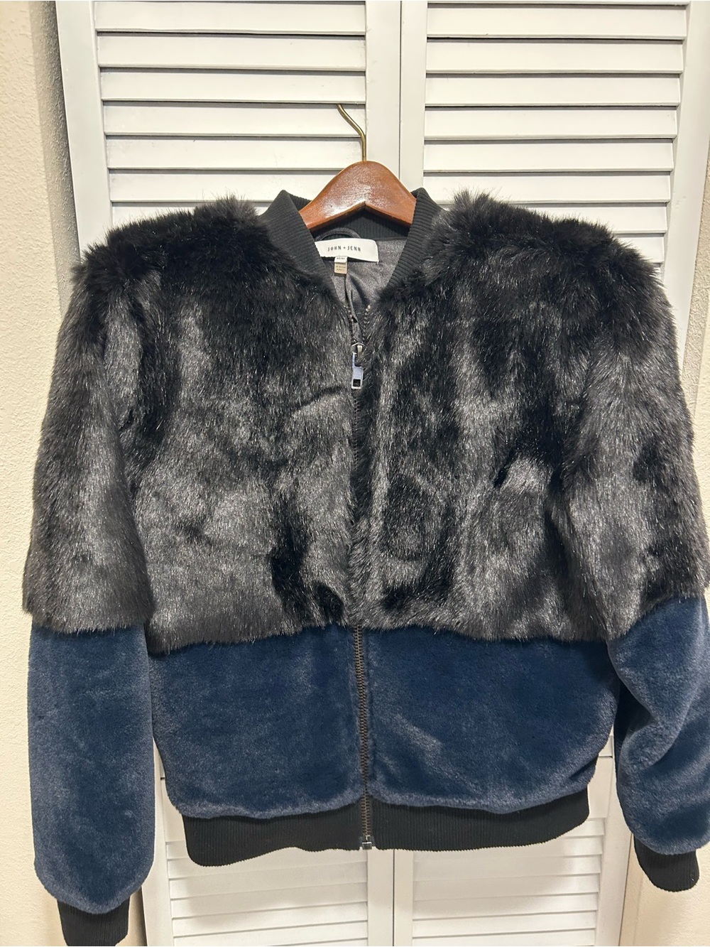 John + Jenn Black and Navy Faux Fur Bomber Jacket  Size M Like New